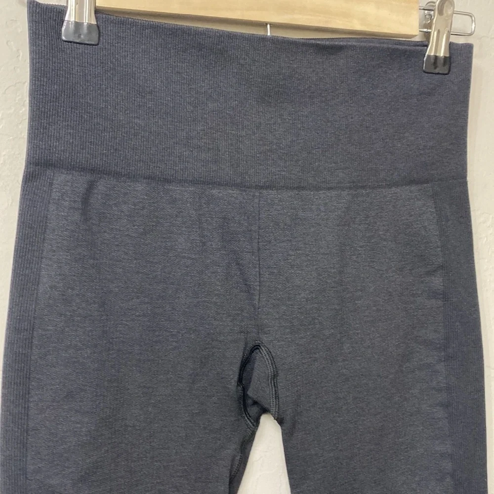 Lululemon grey crop leggings size 4